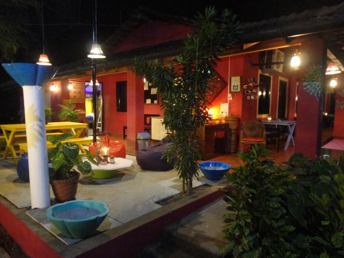 The Yuppi Hippi Female Hostel Andzsuna Kültér fotó